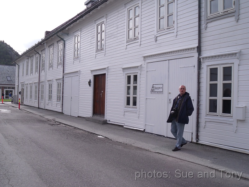 day 2 Alesund  0113.jpg - In Alesund, a road near the quay.